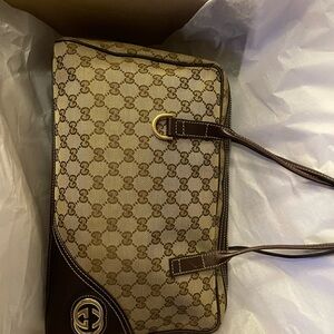 Gucci Beige and Brown Signature shoulder bag , original
